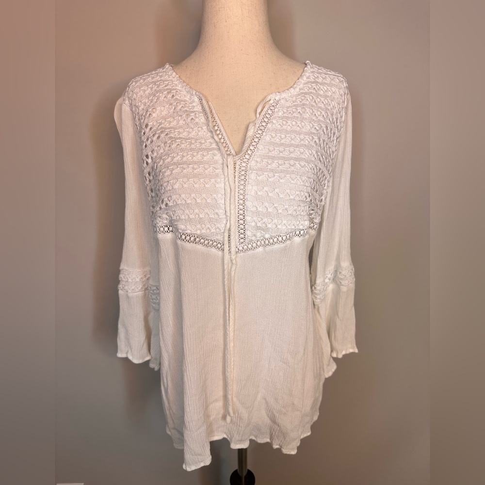 Sz M Magnolia South white long sleeve top crocheted tie neck keyhole